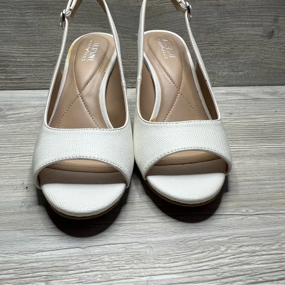 NWT Alfani Florraap white snake skin embossed sling back block heel size 8.5